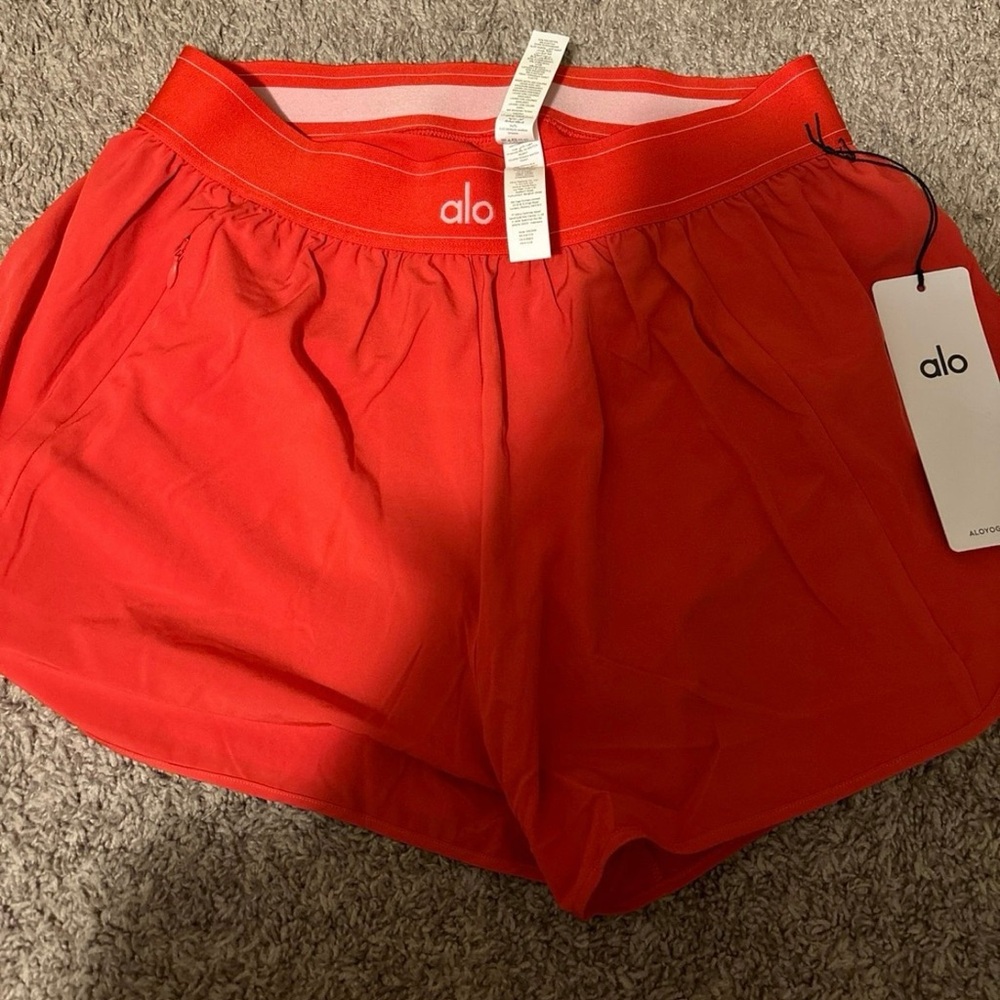 ALO Yoga Red Hot Summer Women's Shorts